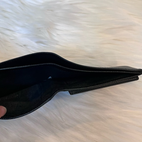 Tod’s Men’s Black Leather Bi-fold Designer Wallet - Picture 15 of 16